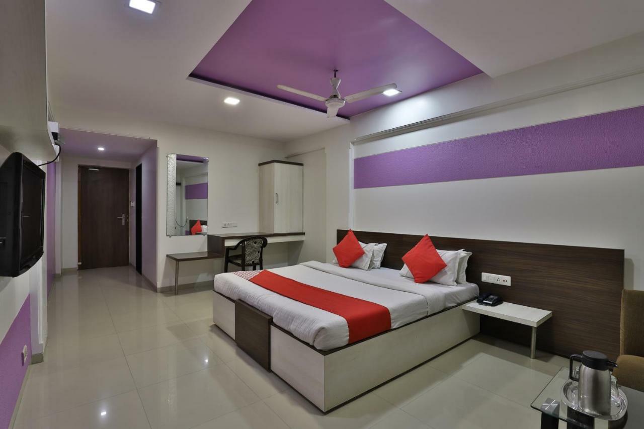 Hotel Ostria Сурат Экстерьер фото